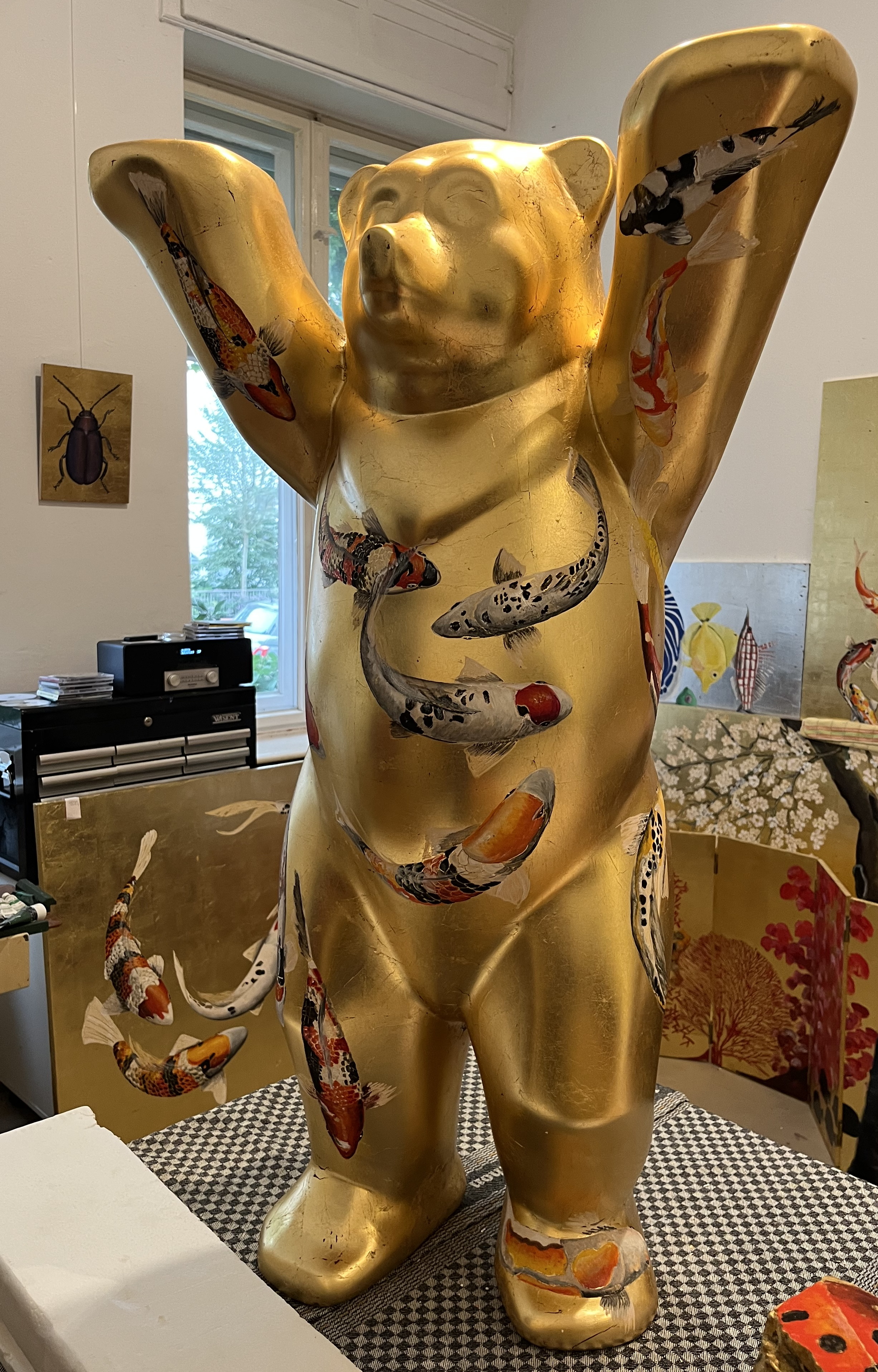 Der vergoldete Koi-Bear, 1m