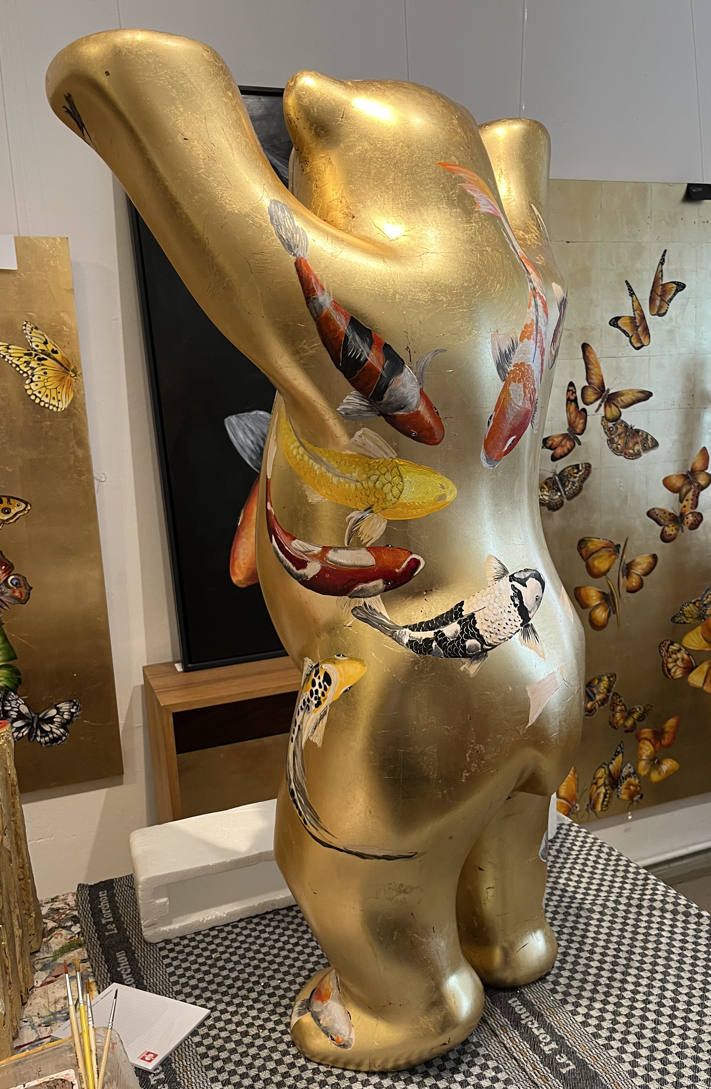 Der vergoldete Koi-Bear, 1m