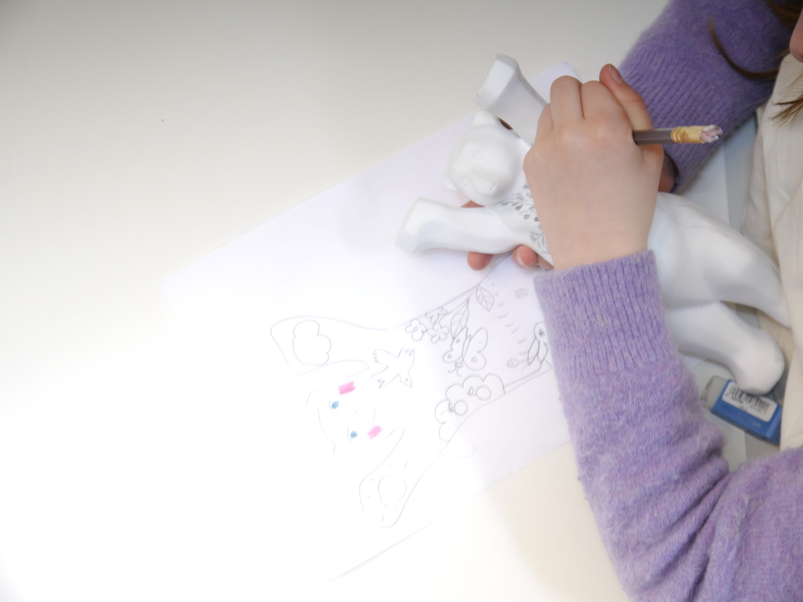 Bären bemalen Schritt 2: Motiv für den Buddy Bär auf Papier skizzieren